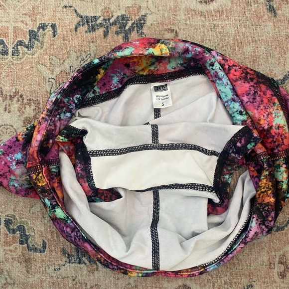 FLEO Shorts - Picture 3 of 4